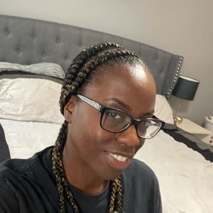 Meet your Posher, Monique